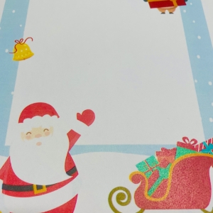 Dzieci piszą list do Świętego Mikołaja.