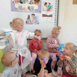 Dzieci poznają zawód lekarza