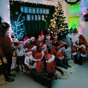 Dzieci z wizytą u Świętego Mikołaja