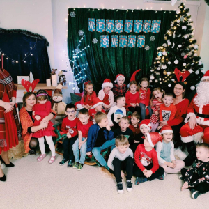 Wizyta dzieci w Chatce Świętego  Mikołaja
