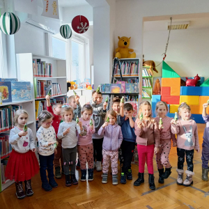 Dzieci z wizytą w bibliotece