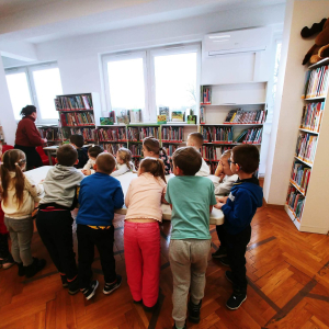 Dzieci z wizytą w bibliotece