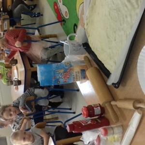 Na zdjęciu dzieci z grupy Jeżyki podczas Święta Pizzy
