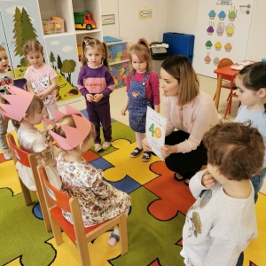 Zdjęcie zrobione w grupie Biedronki podczas urodzin dzieci