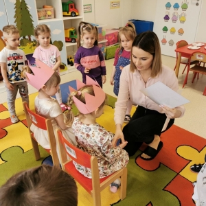 Zdjęcie zrobione w grupie Biedronki podczas urodzin dzieci